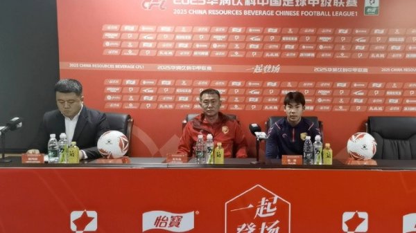 大连鲲城客场对阵延边龙鼎的赛前发布会举行体育赛事直播