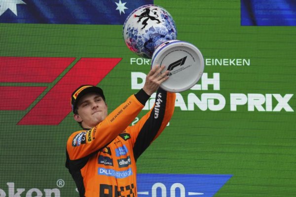 迈凯伦车手皮亚斯特里夺冠体育集锦