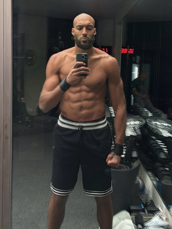 投篮射中率66.9%；15场季后赛体育集锦