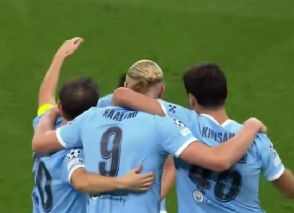 巴萨2-1打败纽卡斯尔在另一场比赛中体育集锦