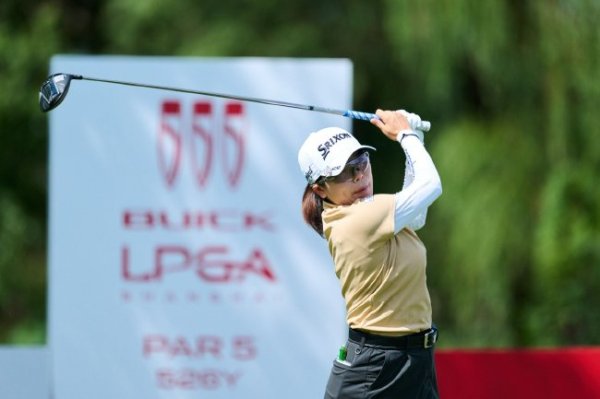 15岁的中国业余小将周诗媛捏到6只小鸟体育赛事直播