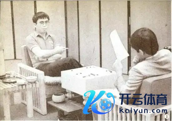 身穿中国二字短袖出战！聂卫凯旋面小林光一