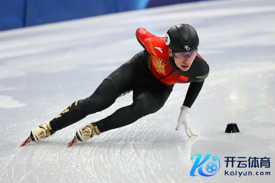 [图]短说念速滑男人5000米发奋于 中国队获B组第一体育录像/图片