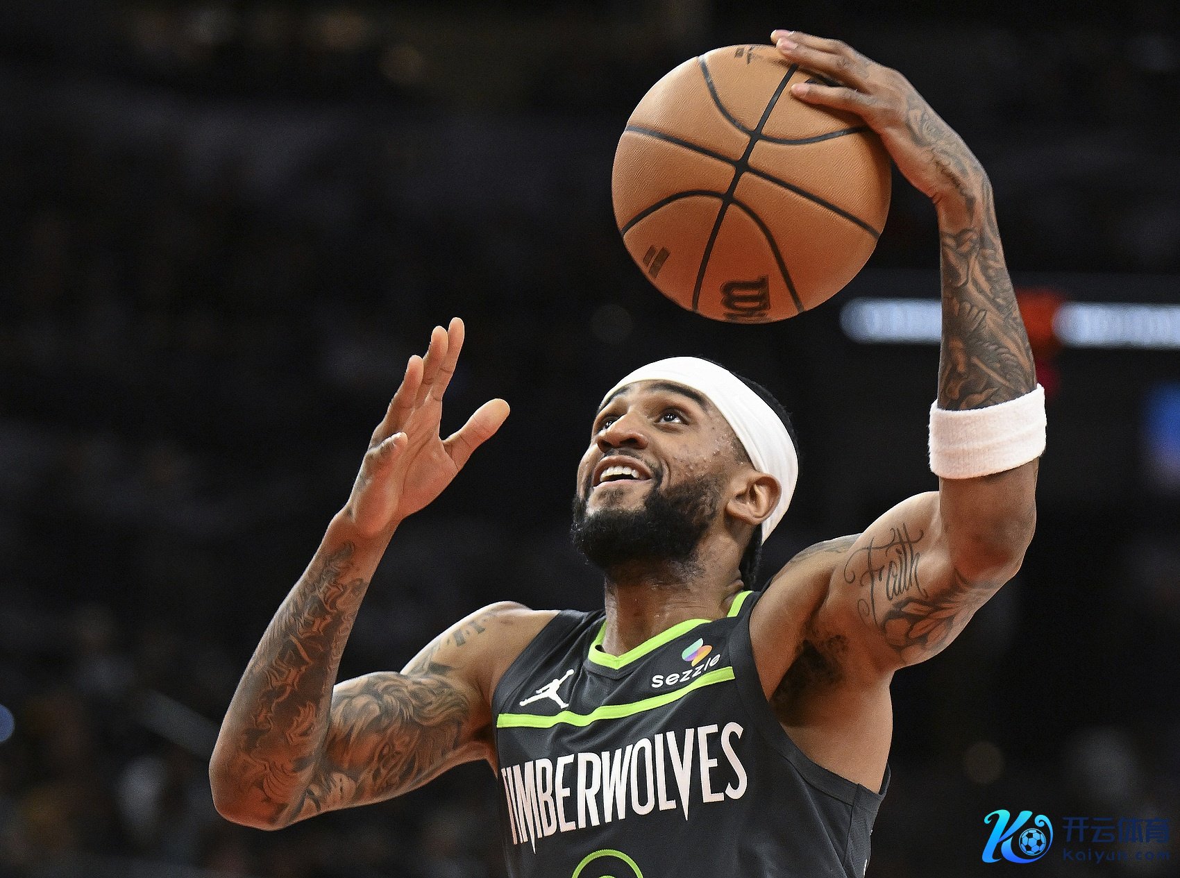 沃克：上赛季让球迷的期待值变高 厌倦了听他们说咱们该怎么作念